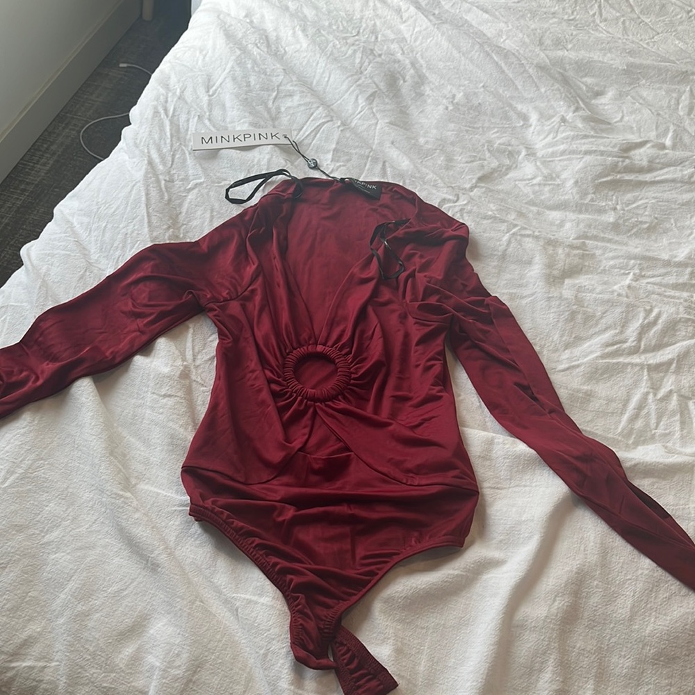 Cute rouge bodysuit! Perfect for a night out! Amazing fit